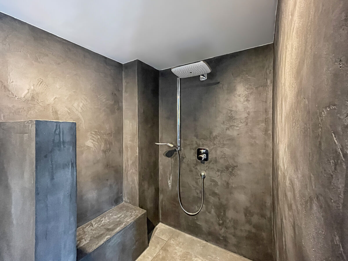 Dusche der Luxus Ferienwohnung in Buschvitz